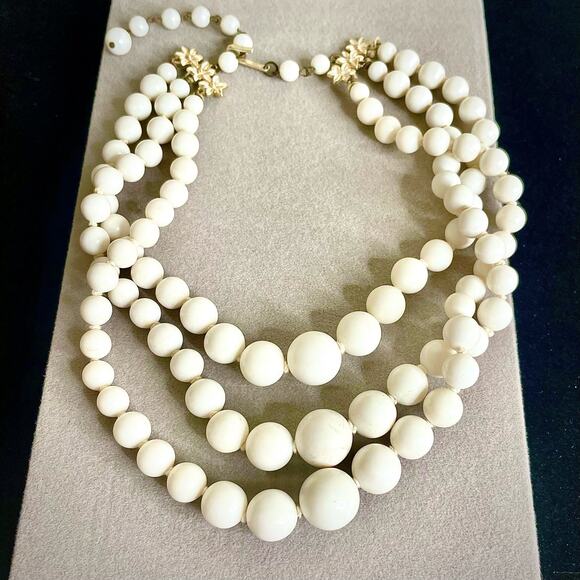 Vintage Triple Strand Graduating White Beaded Choker Necklace - Picture 2 of 3